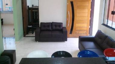 Casa linda com Piscina e Jogos pertinho da Praia