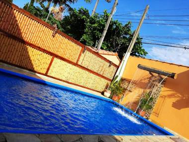 Casa linda com Piscina e Jogos pertinho da Praia