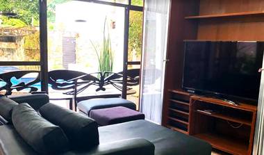 Sobrado com WiFi piscina e churrasq em Riviera