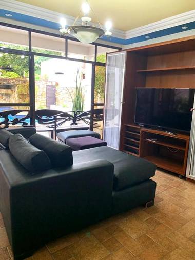 Sobrado com WiFi piscina e churrasq em Riviera