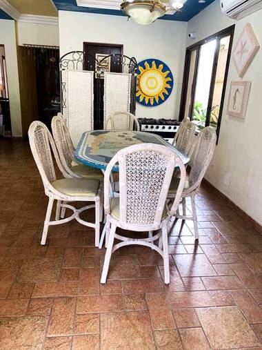 Sobrado com WiFi piscina e churrasq em Riviera