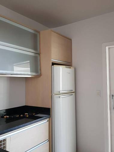 Apto area nobre suíte com split