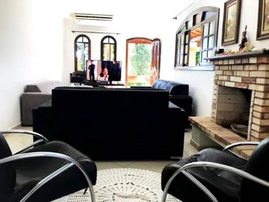 Chacara com WiFi piscina e churrasq em Atibaia