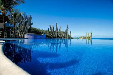 Cliffside Luxury Inn