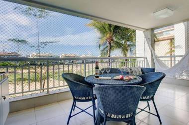 CONFORTÁVEL 3 SUÍTES AR COND GOLF VILLE Vista Campo de Golfo Lateral PISCINA - 1o Andar 8 Pessoas WIFI 200MB 1km do BEACH PARK