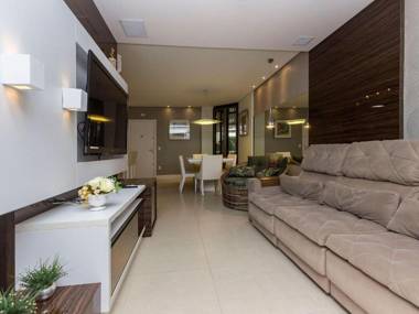 Boulevard Bombinhas 205-A - 50m do mar & Frente Avenida - Condomínio de Luxo - Piscina - Jacuzzi - Portaria 24h