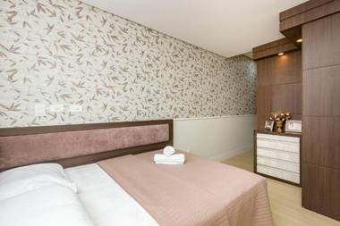 Boulevard Bombinhas 211-B - 50m do mar - Condomínio de Luxo - Piscina Climatizada - Jacuzzi - Portaria 24h