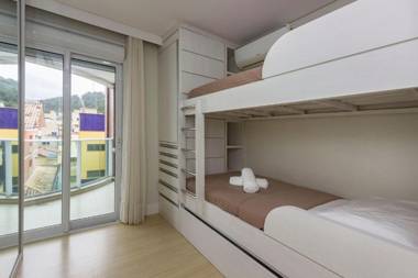 Boulevard Bombinhas 211-B - 50m do mar - Condomínio de Luxo - Piscina Climatizada - Jacuzzi - Portaria 24h