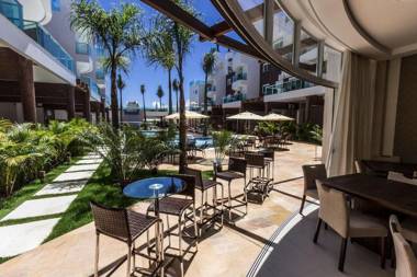 Boulevard Bombinhas 310-D - Cobertura - 50m do mar & Frente Avenida - Jacuzzi privativa - Condomínio de Luxo - Piscina Climatizada