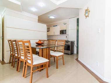 Alzira 102 - Amplo apartamento 4 quartos na melhor localização de Bombinhas - perto da praia - 10 pessoas