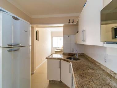 Alzira 102 - Amplo apartamento 4 quartos na melhor localização de Bombinhas - perto da praia - 10 pessoas