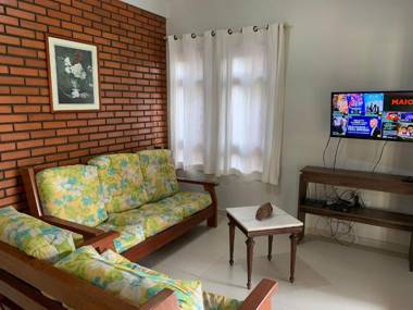 Sobrado 03 dormitórios para 10 pessoas no Centro de Bombinhas -SC