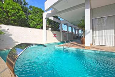 Infinity - Poucos passos da Praia de Mariscal Excelente apartamento em condomínio com piscina - 4 pessoas