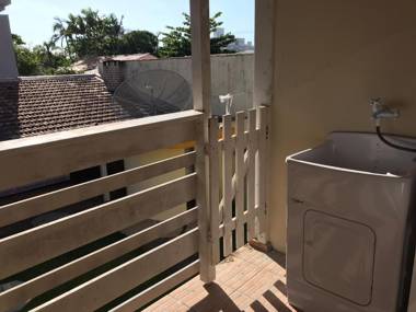 Kit-net à 250 metros da Praia de Mariscal