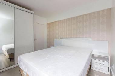 Solar de Bombinhas 202 - Apto na Quadra do Mar - Roupa de Cama & Toalhas de banho - Excelente custo-benefício