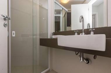 Boulevard Bombinhas 111-B - 50m do mar & Frente Avenida - Condomínio de Luxo - Piscina Climatizada - Jacuzzi - Portaria 24h