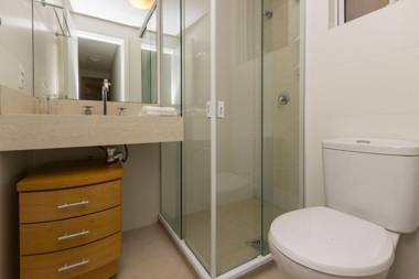 Boulevard Bombinhas 111-B - 50m do mar & Frente Avenida - Condomínio de Luxo - Piscina Climatizada - Jacuzzi - Portaria 24h