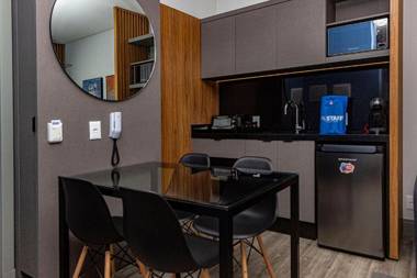 AION 303 - Avenida de Bombinhas - Vista ao Mar - Academia - 50 metros da praia