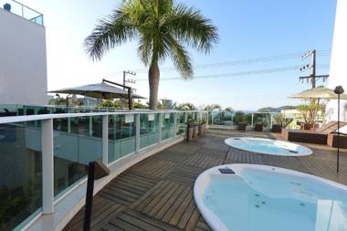 Boulevard Bombinhas - Condo com Piscina - Apto 3 dorms 6 pessoas