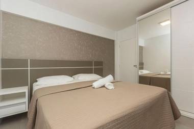 Solar de Bombinhas 204 - A 30 metros da praia de Bombinhas para 5 pessoas Excelente custo-benefício