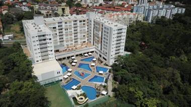 Resort Park Veredas com rio quente ao fundo