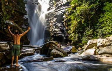 Quarto privativo sem suíte com cama de casal no Dormitório Caminho da Angélica
