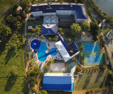 Colonial Plaza Hotel