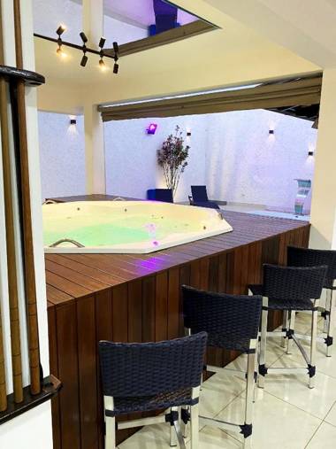 Casa de alto luxo com piscina churrasq e jacuzzi