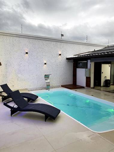 Casa de alto luxo com piscina churrasq e jacuzzi