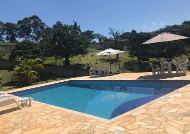 Chácara com piscina jogos e wi-fi em Campo Limpo