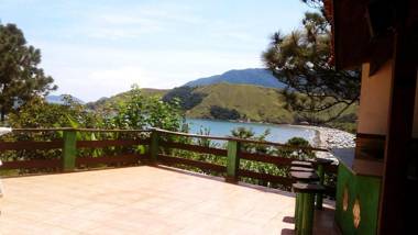 Casa com Piscina Jardim e Vista Incrível para o mar