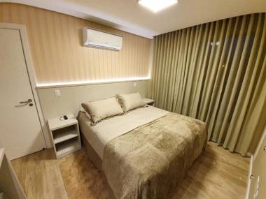 Apto de Luxo Centro de Gramado 2 Suítes Mobiliado e Equipado (201)