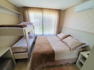 Apto de Luxo Centro de Gramado 2 Suítes Mobiliado e Equipado (201)