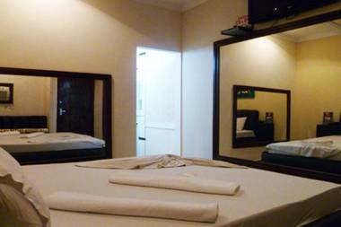 Dinys Motel (Adults Only)