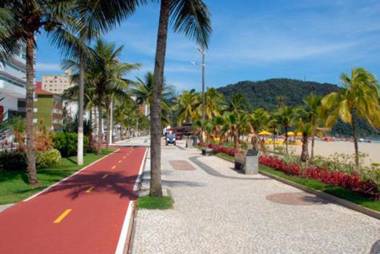 Apartamento 1 dormitório no Boqueirão com Piscina 50 metros da Praia