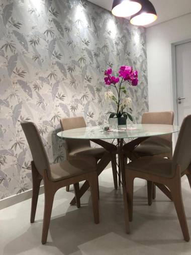 Apartamento 1 dormitório no Boqueirão com Piscina 50 metros da Praia