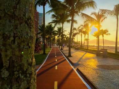 APARTAMENTO PRAIA GRANDE-CANTO DO FORTE- 2 QUADRAS DA PRAIA WI-FINETFLIX e ESTACIONAMENTO