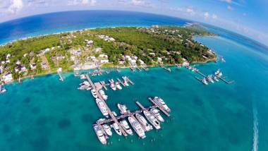 Romora Bay Resort & Marina