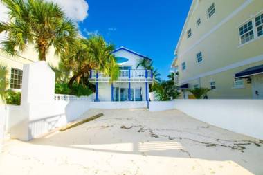 Petite Mouette - Ocean front Cottage at Beach