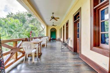 Colonial Suite @ Mahogany Hall