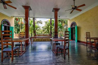 Toucan Suite @ Mahogany Hall