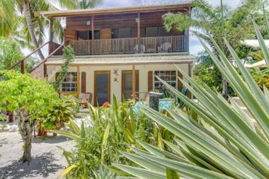 Amanda's Studios - pool and tropical garden