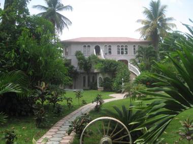 Banana Bank Lodge & Jungle Horseback Adventures