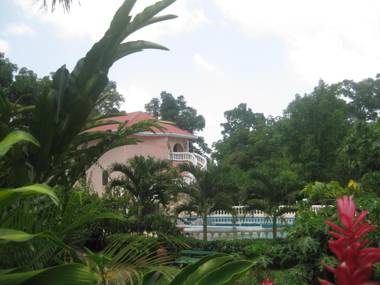 Banana Bank Lodge & Jungle Horseback Adventures