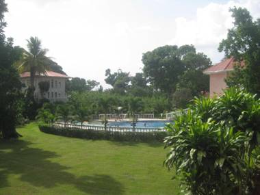 Banana Bank Lodge & Jungle Horseback Adventures