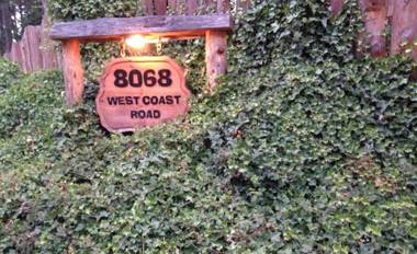 Handsome Dan's at Otter Point