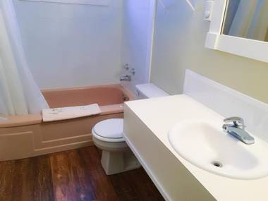 The Canterbury Inn of Downtown Invermere