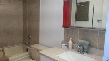 Fall Price Drop on Now! Daily! Monthly! - Akiskinook Waterfront Resort -1 Br Condo - Sleeps 5! Beach Tennis Squash Pickle Ball MarinaRadium Hot Spring Passes! Pet Friendly!