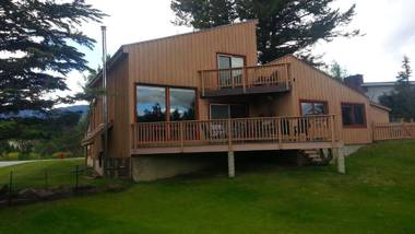 Family Hot Spring Passes - Invermere Lakeside 4 Br Mountain Home! Walk to Town Shopping Clubs Bakery Sandy Beach!Visit Radium Hot Springs