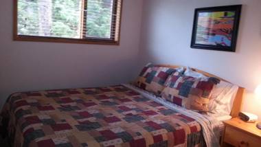 Family Hot Spring Passes - Invermere Lakeside 4 Br Mountain Home! Walk to Town Shopping Clubs Bakery Sandy Beach!Visit Radium Hot Springs